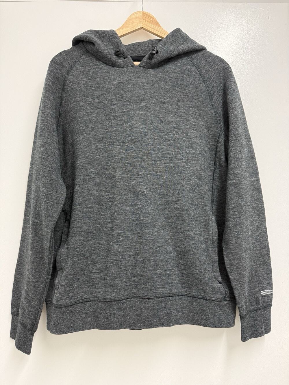 American Eagle Hoodie Men’s M Dark Gray Active Flex Training Pullover Pockets